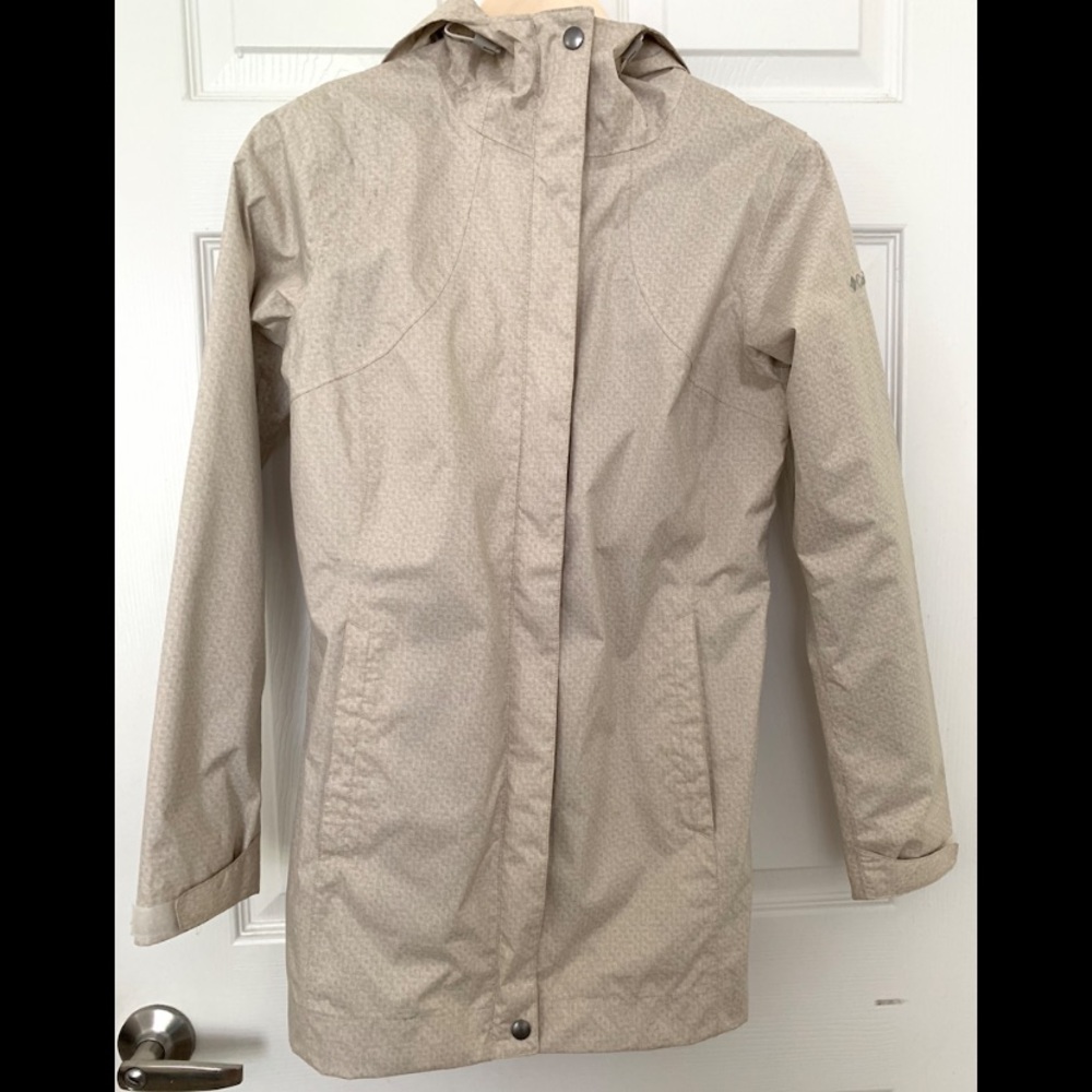 COLUMBIA Women's sz S Waterproof Cream Rain jacket